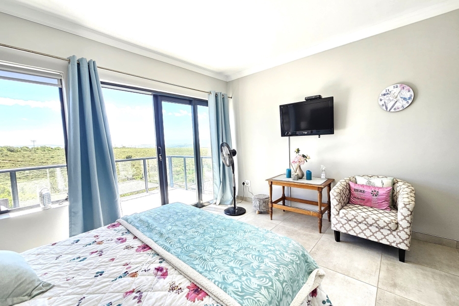 3 Bedroom Property for Sale in Wavecrest Eastern Cape